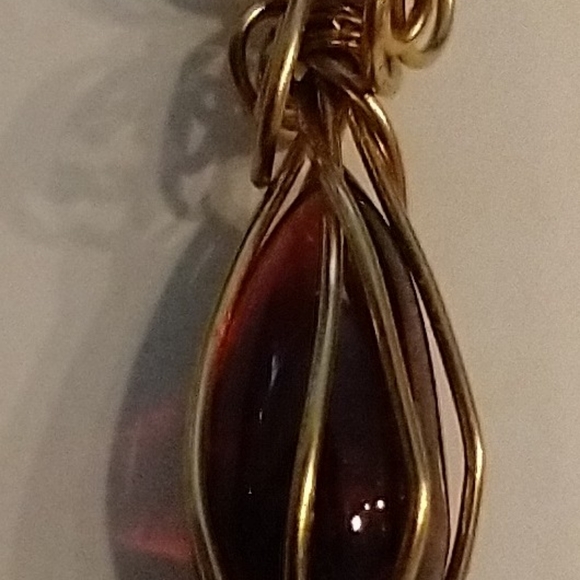 🇨🇦Beautiful amber glass teardrop pendant - Picture 2 of 3
